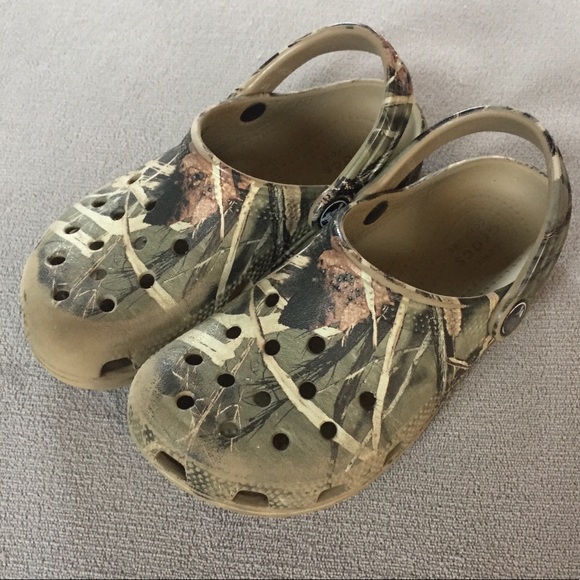 💢SOLD💢Kids Crocs in camouflage - Picture 1 of 8
